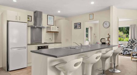 Four bedrooms, Two Bathrooms - Photo 2