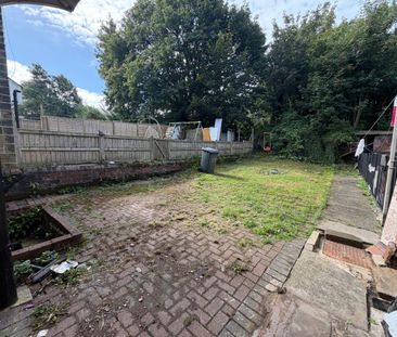 THREE BEDROOM TERRACED HOUSE - Photo 6
