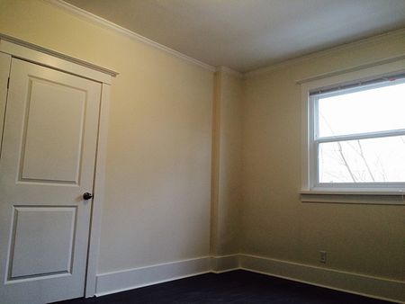 Gorgeous 2 BD Suite w/ Private Deck - Photo 2