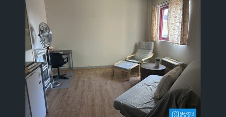 Fully Furnished 1-Bedroom with wood floor+ Private washer - Photo 2