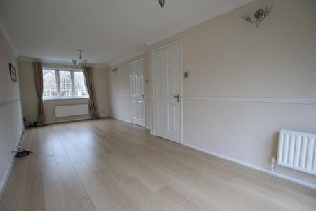 4 bedroom detached house to rent - Photo 2