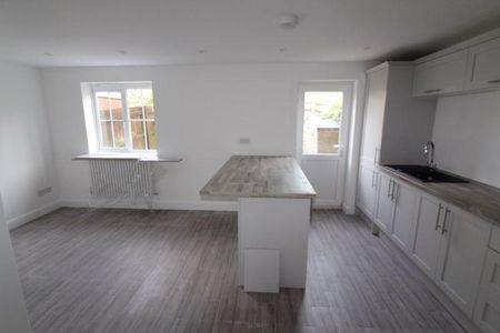 5 bedroom townhouse to rent - Photo 2