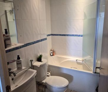 Room in a Shared Flat, Mast Quay, SE18 - Photo 1