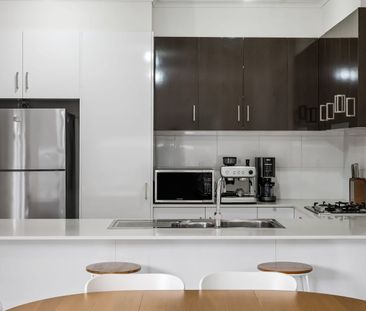 Contemporary Courtyard Home - Photo 5