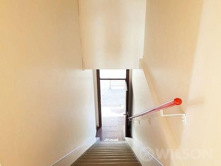 Spacious and Convenient 3 Bedroom Home - Photo 3