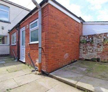 3 bedroom terraced house to rent - Photo 6