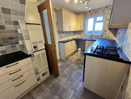 2 bedroom semi-detached house to rent - Photo 5