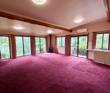 Tranquil Wentworth Falls Retreat with Studio & Garden Surround! - Photo 1