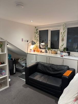 Room in a Shared House, London, NW2 - Photo 1