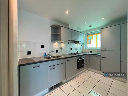 2 bedroom flat to rent - Photo 5