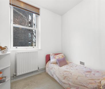 Battersea Church Road, London - Photo 3