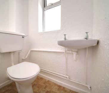 3 bedroom end of terrace house to rent - Photo 4