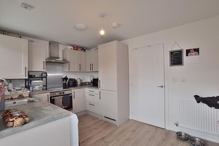 3 bedroom semi-detached house to rent - Photo 2