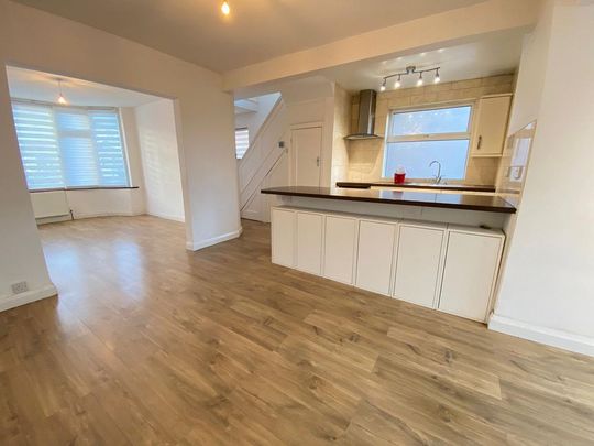 3 bedroom semi-detached house to rent - Photo 1