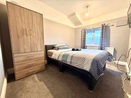 2 bedroom end of terrace house to rent - Photo 4