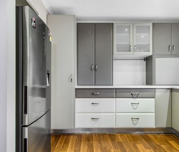 CLOSE TO EVERYTHING - Photo 6