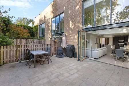 A beautiful modern home in a gated development - Photo 5