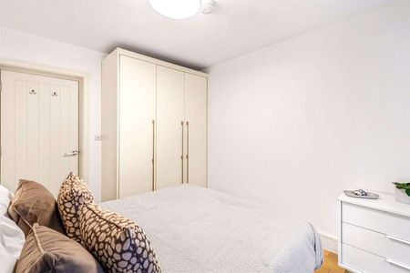 A charming 2 bedroom flat on Wimpole Street, situated near Marylebone High Street. - Photo 5