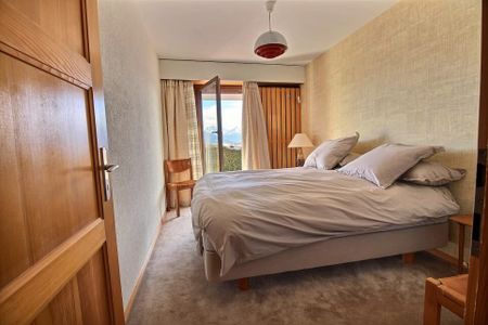 Appartement à louer à la semaine situé sur la place du village - Photo 2