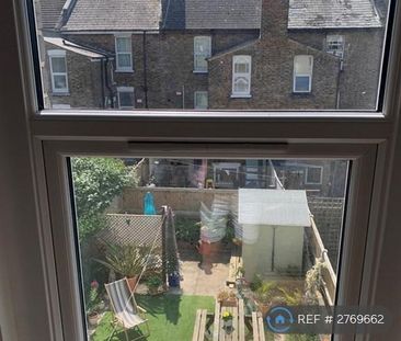 1 bedroom flat to rent - Photo 2