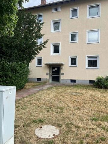 Top! Neu modernisierte 3-Zimmerwohnung mit Balkon in Stadtlage - Foto 2