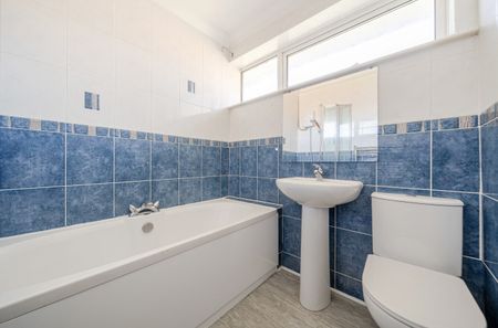 3 bedroom terraced house to rent - Photo 2