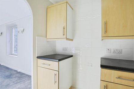 1 bedroom retirement property to rent - Photo 5