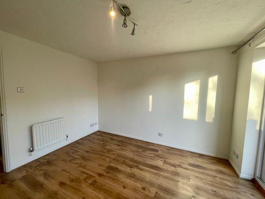 2 bedroom semi-detached to let - Photo 1