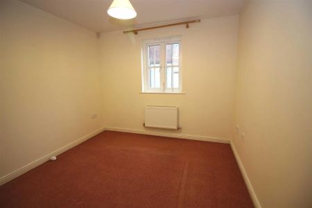 2 Bedroom Apartment - Purpose Built - Photo 3