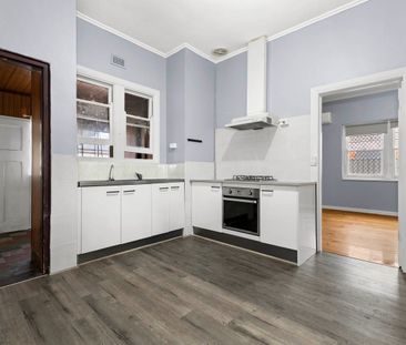 Spacious Home with Everything you need on your Doorstep! - Photo 3