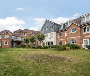 Astonia Lodge, Stevenage - Photo 1