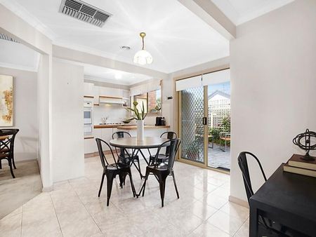 2/139 Roberts Street, Essendon VIC 3040 - Photo 5