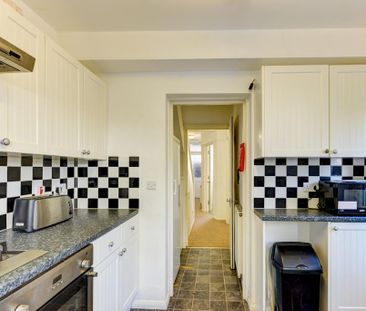1 bedroom in a house share to rent - Photo 4