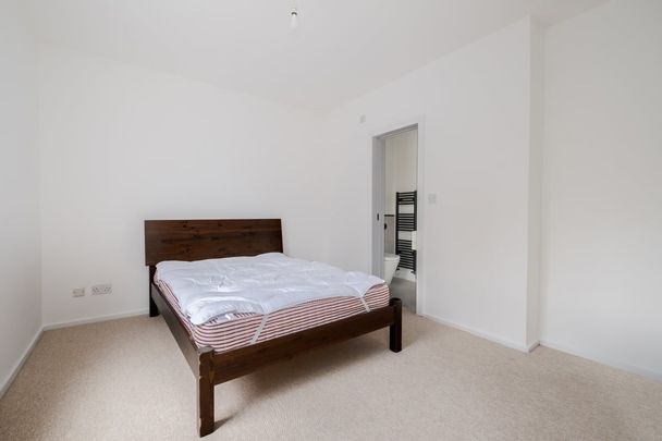 4 bedroom terraced house to rent - Photo 1