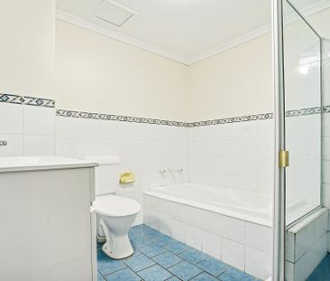 NEAT & TIDY TWO BEDROOM UNIT IN GREAT LOCATION! - Photo 4