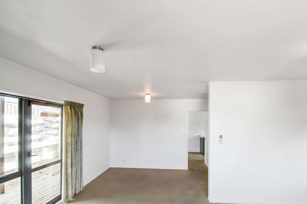 Spacious Three-Bedroom home! - Photo 1