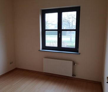 Gelijkvloers appartement met 2 slaapkamers, tuin en garage - Foto 6