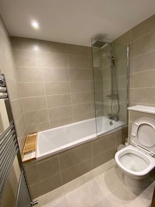 Room in a Shared Flat, Forthbridge Road, SW11 - Photo 1