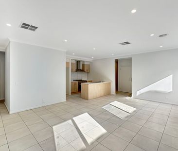 🏡 4-Bedroom House in Eynesbury - Photo 4