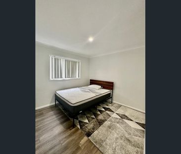 Spacious 2 bedroom Home with ample parking and excellent entertaini... - Photo 3