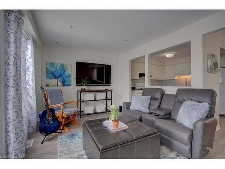 37 Rose Abbey Drive - 3 bed, 2.5 bath - $200 GIFT CARD WITH NOV 1 LEASE - Photo 3