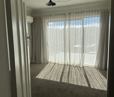 Sunny Brighton 3 Bedroom Home - Photo 6