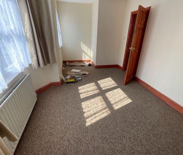 2 bedroom semi-detached house to rent - Photo 4