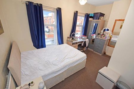 4 bedroom terraced house to rent - Photo 5