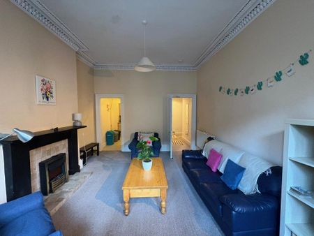 3 bedroom flat to rent - Photo 2