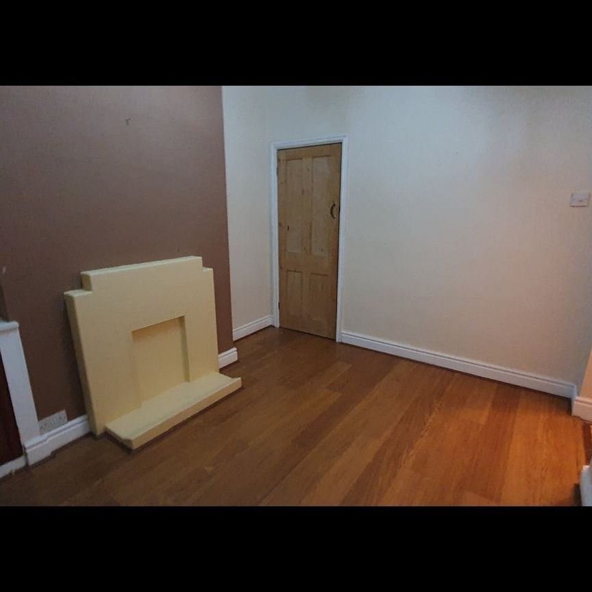 3 Bed Terraced House, Trafford Road, LE5 - Photo 1