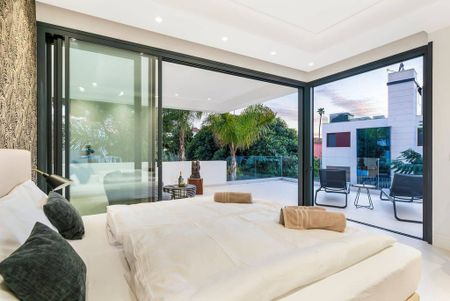 Luxury Villa for rent in The Golden Mile, Marbella, Andalusia - Photo 5