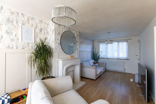 3 bedroom end of terrace house to rent - Photo 1