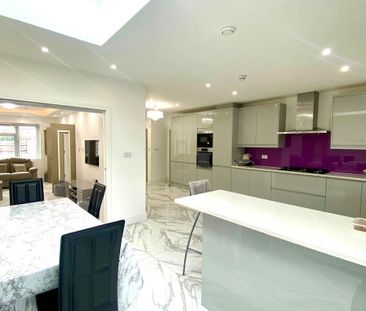 5 bedroom semi-detached house to rent - Photo 3
