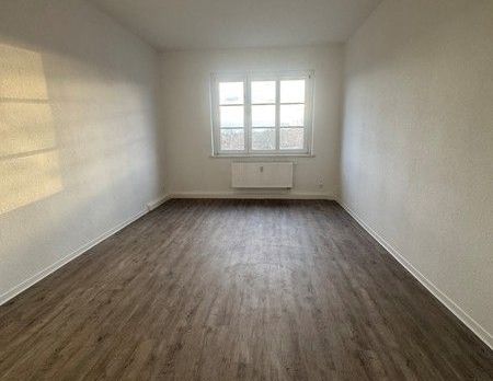 **ab sofort** Frisch sanierte 3,5-Raum-Wohnung mit Wintergarten - Foto 1